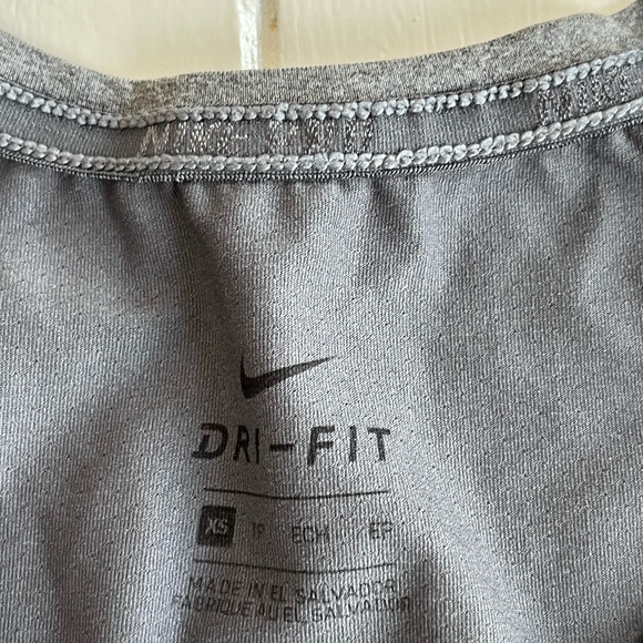 Women’s Nike dri fit tee - Picture 3 of 10